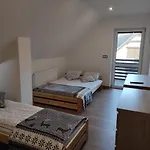 Dom Na Brzoskwiniowej 3*