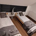 Dom Na Brzoskwiniowej 3*