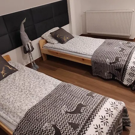 Dom Na Brzoskwiniowej ゲストハウス ウストロン