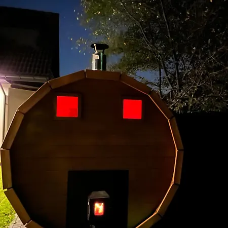 Dom Na Brzoskwiniowej 3*