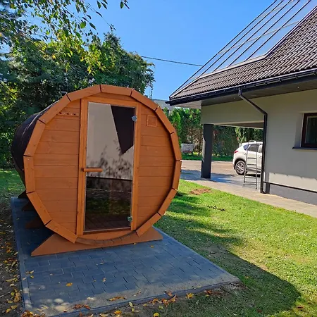 Dom Na Brzoskwiniowej ゲストハウス 3*